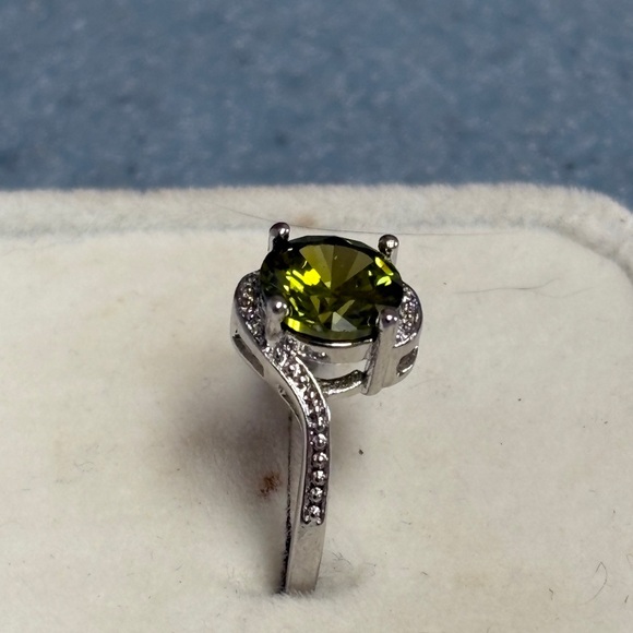 RARE NATURAL Green Tsavorite Crystal Stamped 925 Sterling Silver Ring - Picture 4 of 16